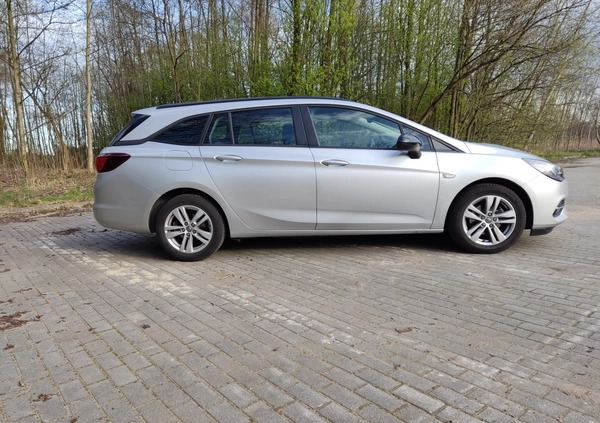 Opel Astra cena 58999 przebieg: 57000, rok produkcji 2021 z Sompolno małe 497